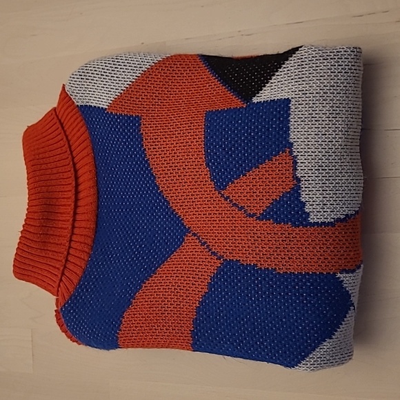 LIKE NEW VTG Pony Club Maximilist Black, Grey, Blue, Red Arrow Print Turtleneck - Picture 14 of 14
